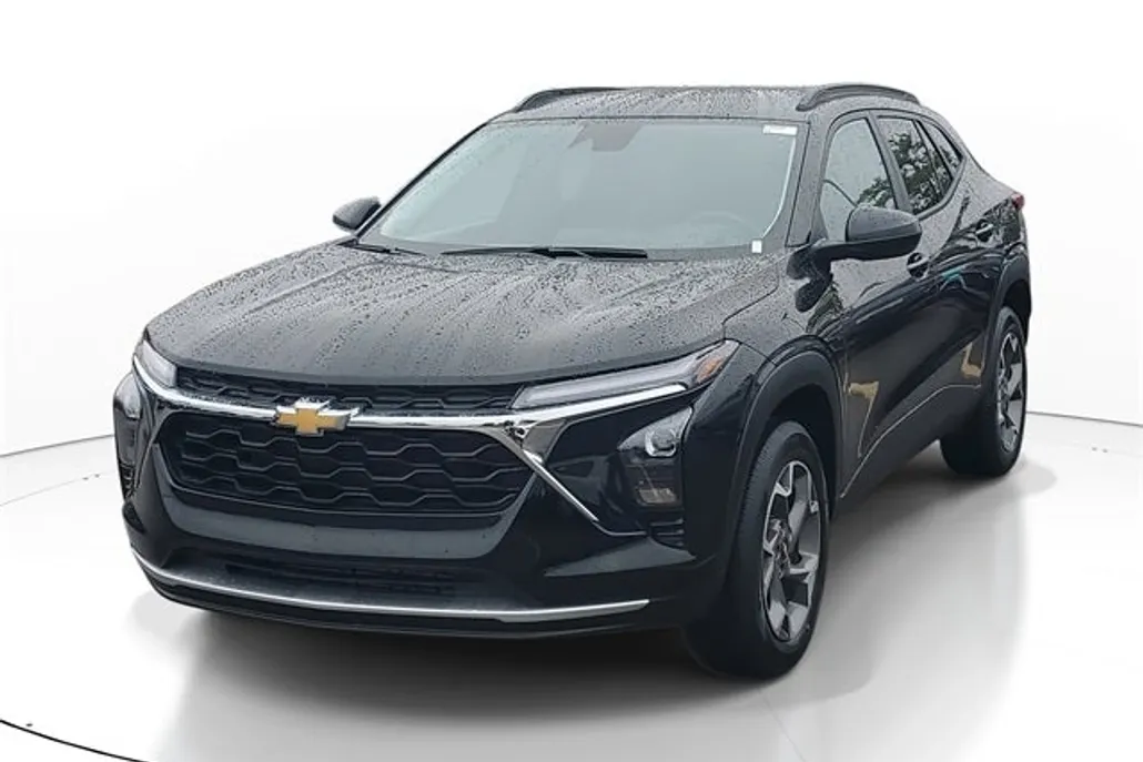 2024 Chevrolet Trax LT photo 1