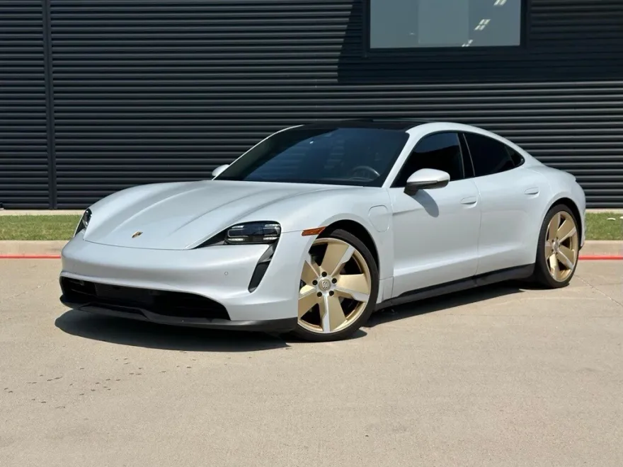 2023 Porsche Taycan photo 1