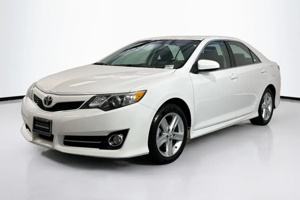 2014 Toyota Camry SE photo 1