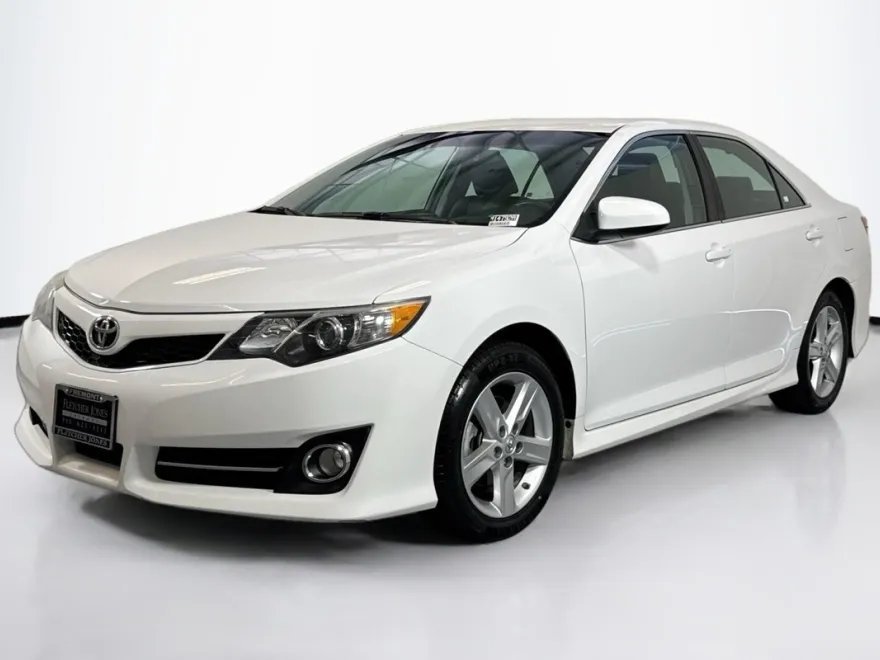 2014 Toyota Camry SE photo 1