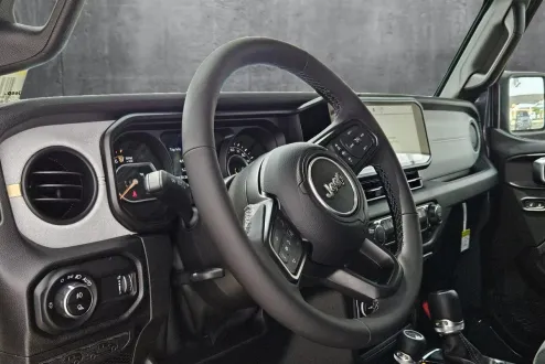 2025 Jeep Gladiator Sport S photo 3