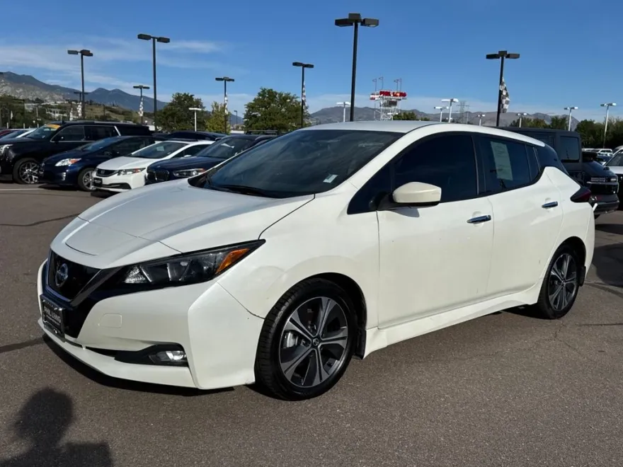 2022 Nissan Leaf SV photo 1