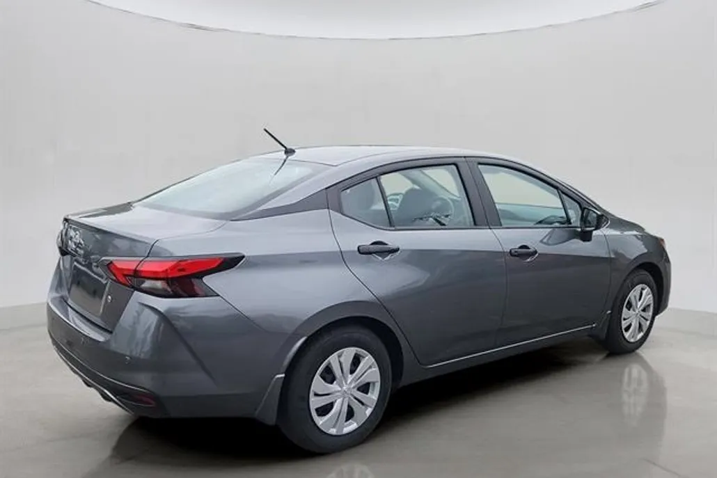 2025 Nissan Versa 1.6 S photo 1