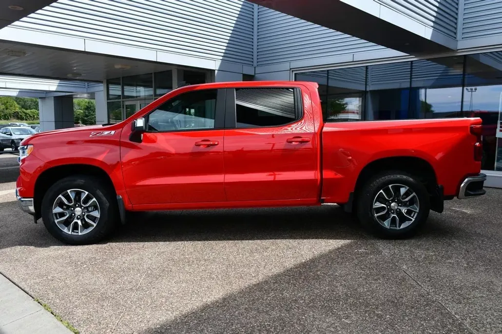 2025 Chevrolet Silverado 1500 LT photo 1