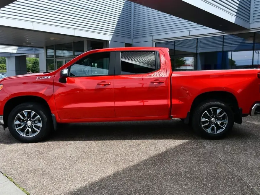 2025 Chevrolet Silverado 1500 LT photo 1