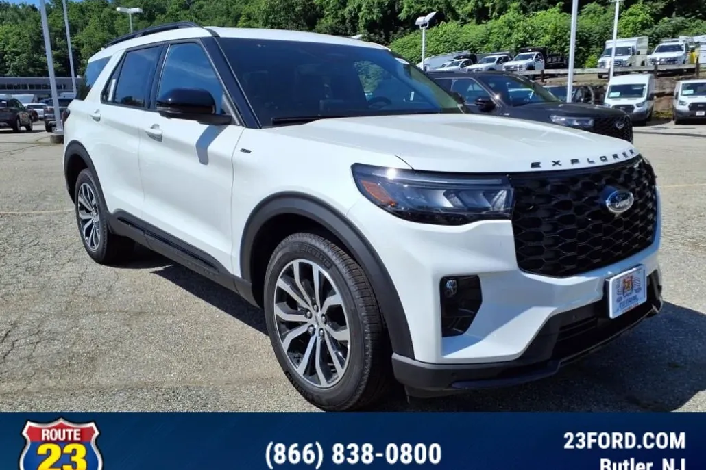 2025 Ford Explorer ST-Line photo 1