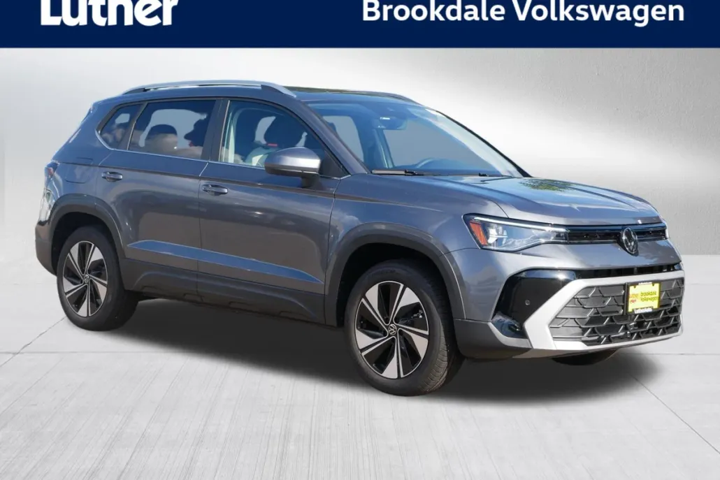 2025 Volkswagen Taos SE photo 1