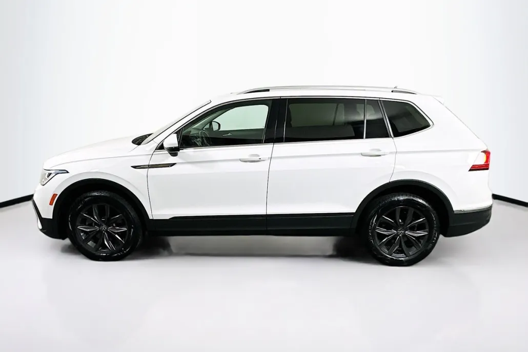 2022 Volkswagen Tiguan SE photo 1