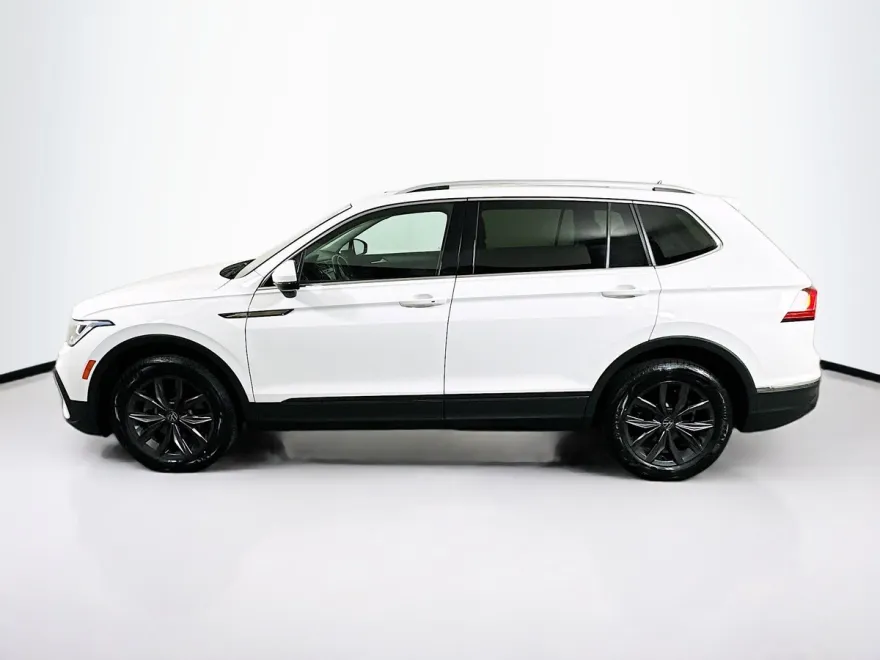 2022 Volkswagen Tiguan SE photo 1