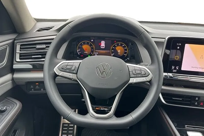 2025 Volkswagen Atlas Peak Edition SE photo 1
