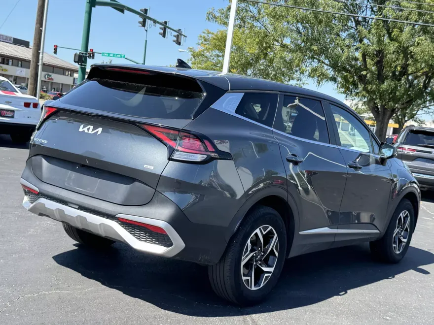 2024 Kia Sportage LX photo 1