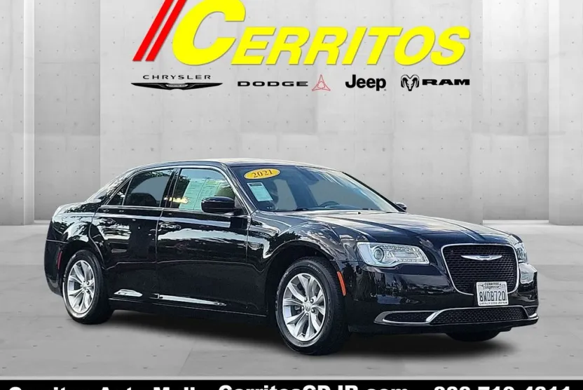 2021 Chrysler 300 Touring photo 1
