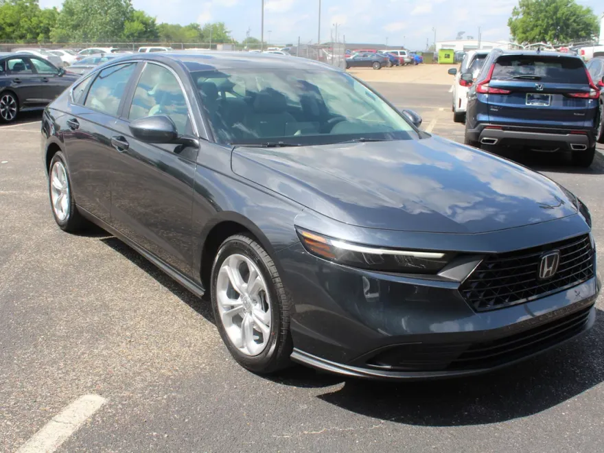 2025 Honda Accord LX photo 1