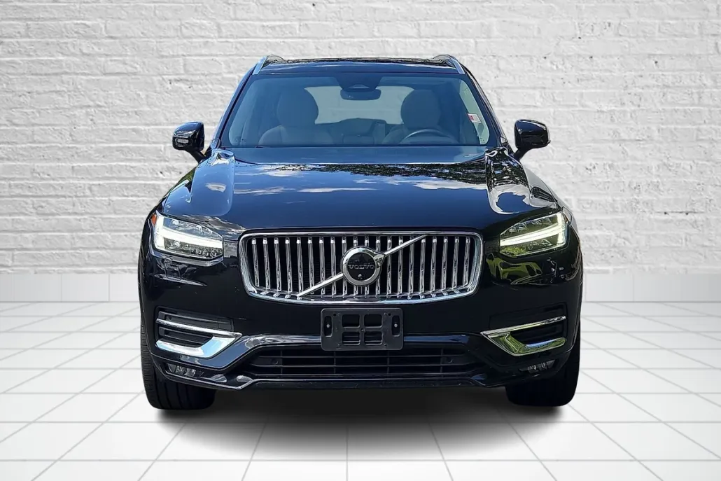 2023 Volvo XC90 AWD Plus photo 1