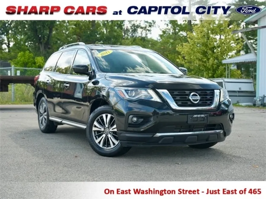 2017 Nissan Pathfinder SV photo 1