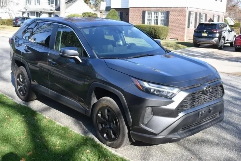 2024 Toyota RAV4 LE photo 1