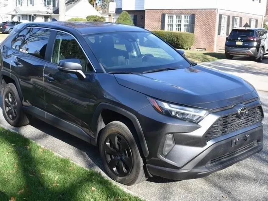 2024 Toyota RAV4 LE photo 1