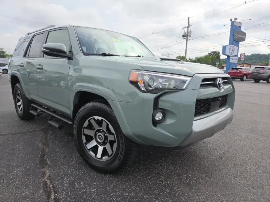 2023 Toyota 4Runner TRD Off-Road Premium photo 1