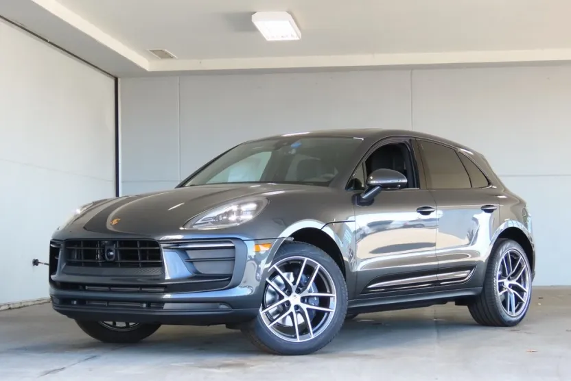 2025 Porsche Macan T photo 1