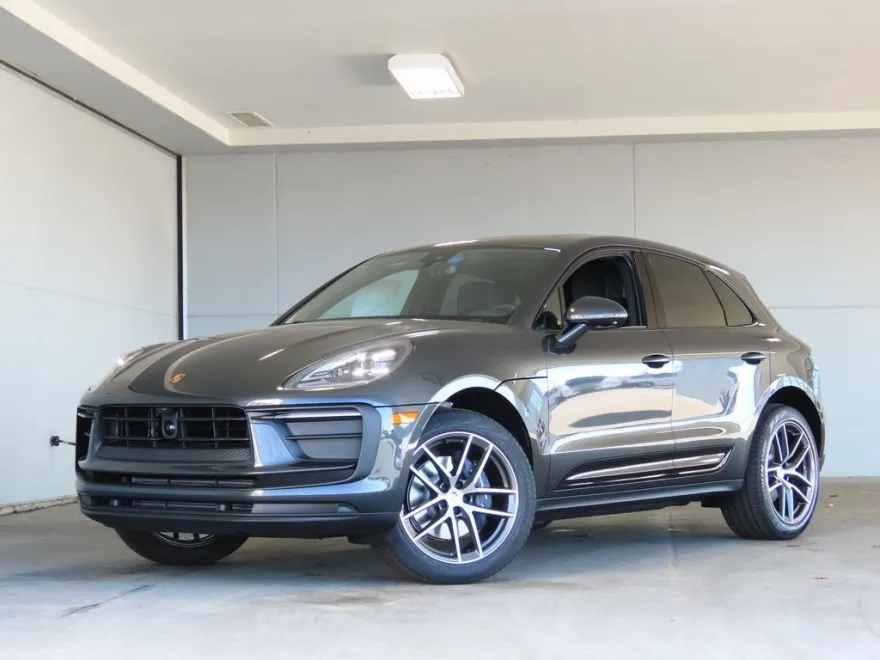 2025 Porsche Macan T photo 1