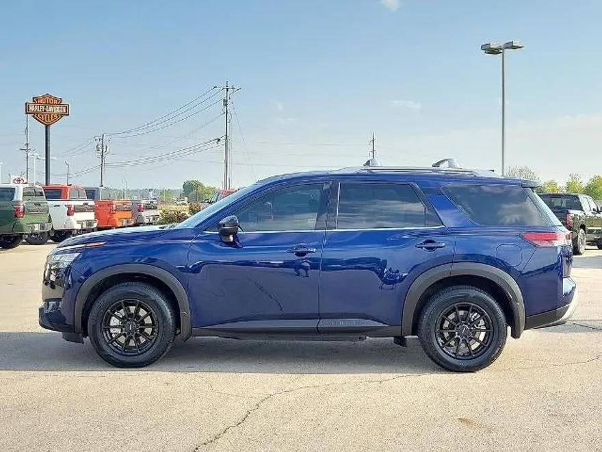 2023 Nissan Pathfinder SL photo 1