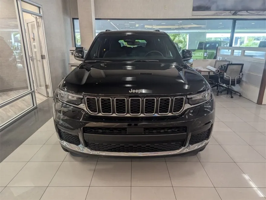 2024 Jeep Grand Cherokee Laredo photo 1