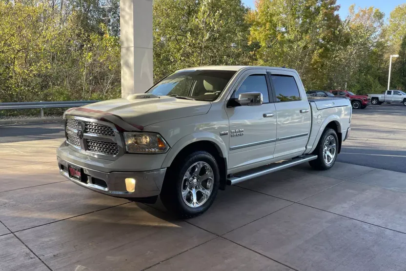 2017 Ram 1500 Laramie photo 1