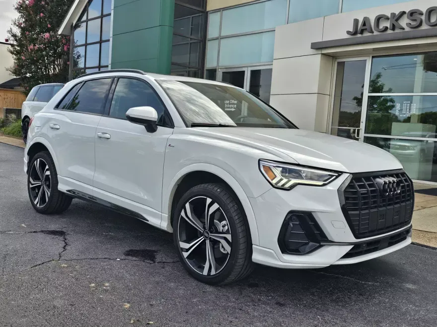2024 Audi Q3 S line Premium Plus photo 1