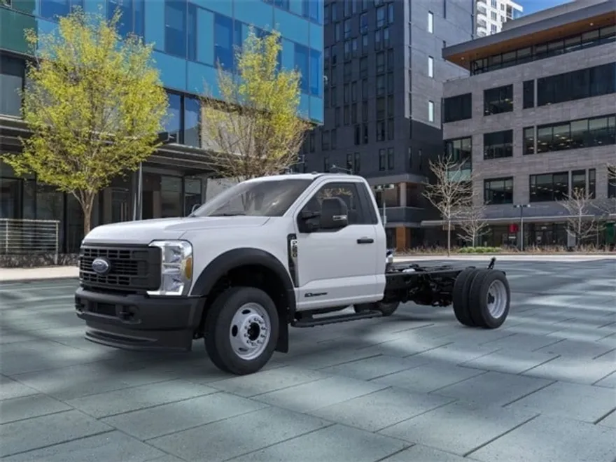 2025 Ford F-550 photo 1