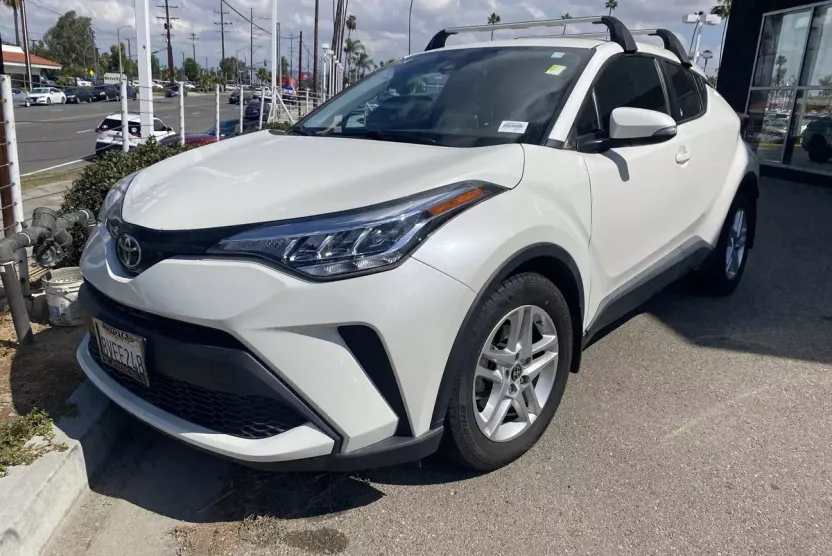 2021 Toyota C-HR LE photo 1