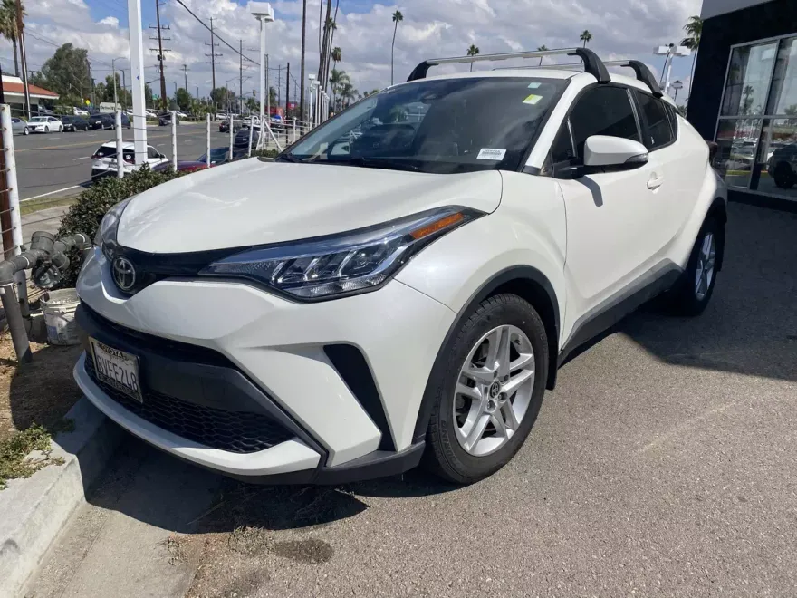 2021 Toyota C-HR LE photo 1