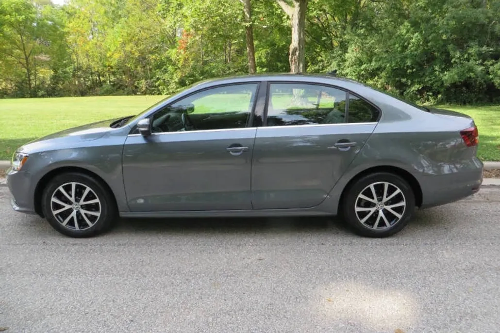 2017 Volkswagen Jetta 1.4T SE photo 1