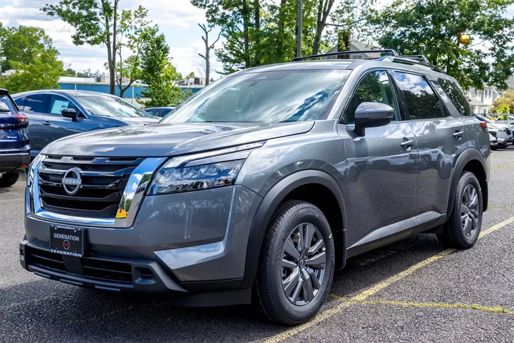 2025 Nissan Pathfinder SV photo 1