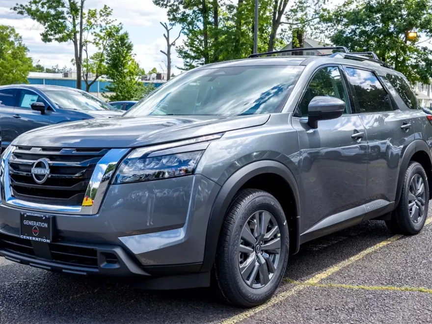 2025 Nissan Pathfinder SV photo 1