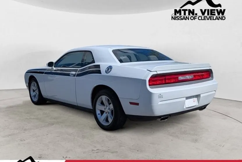 2012 Dodge Challenger SXT photo 1
