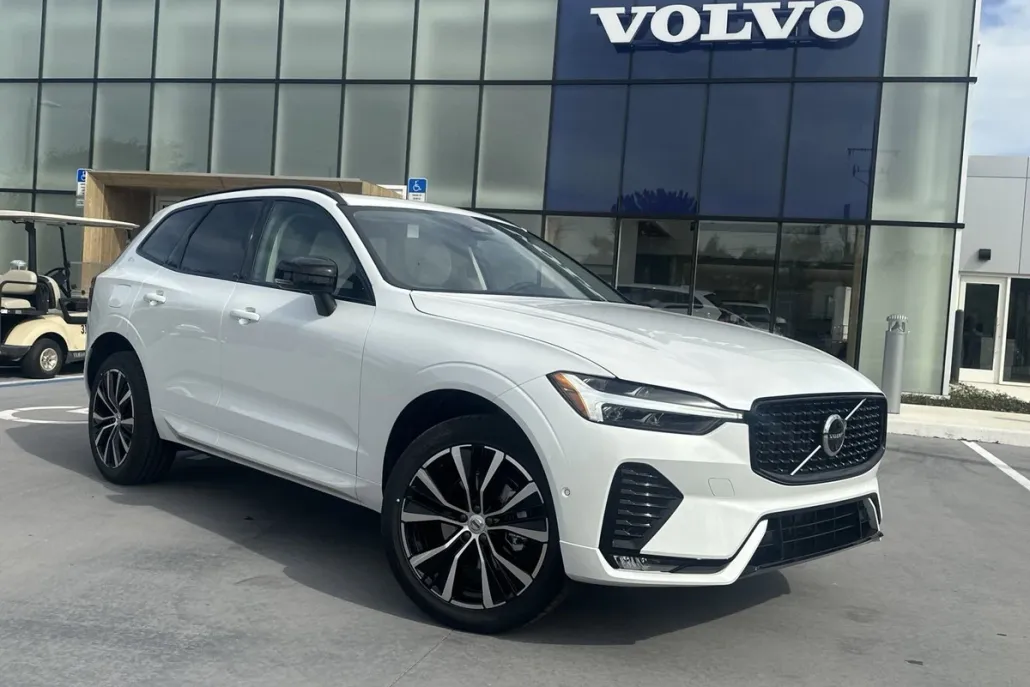 2025 Volvo XC60 B5 Plus photo 1