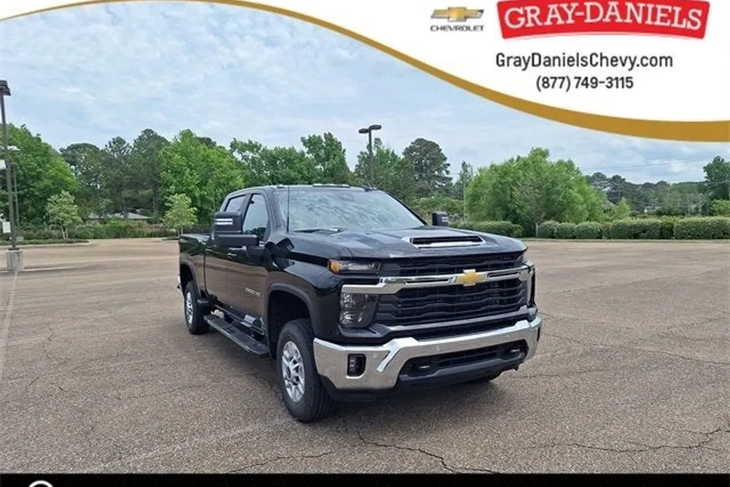 2025 Chevrolet Silverado LT photo 1