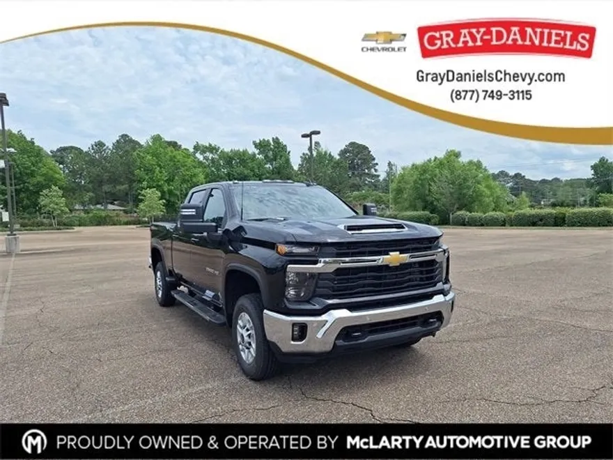 2025 Chevrolet Silverado LT photo 1