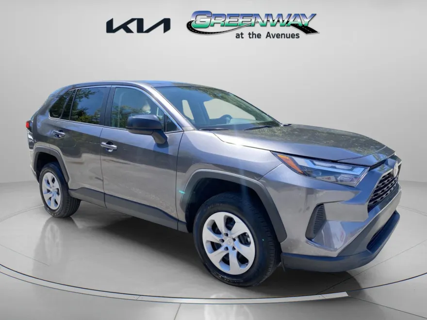 2024 Toyota RAV4 LE photo 1