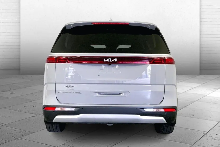 2022 Kia Carnival EX photo 1