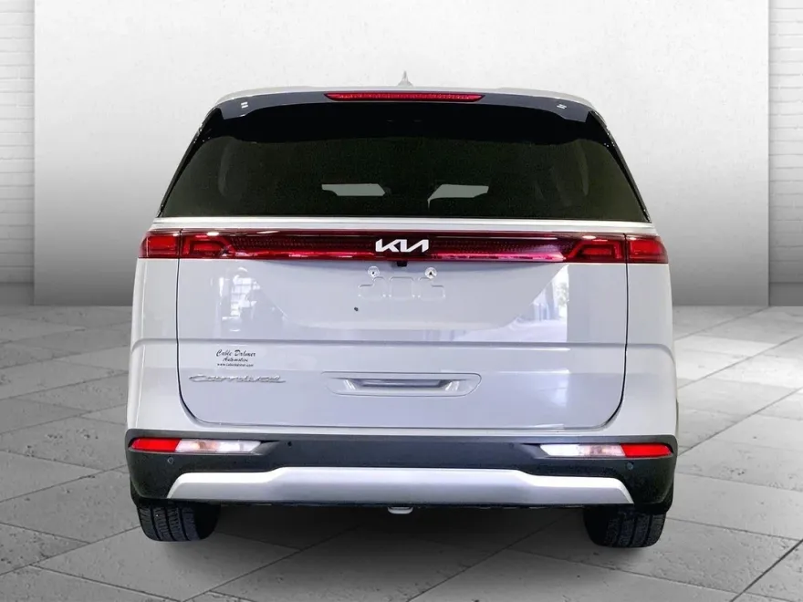 2022 Kia Carnival EX photo 1