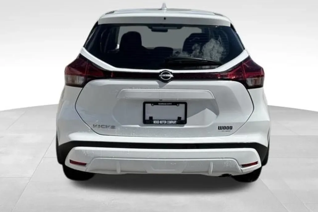 2025 Nissan Kicks Play S photo 1