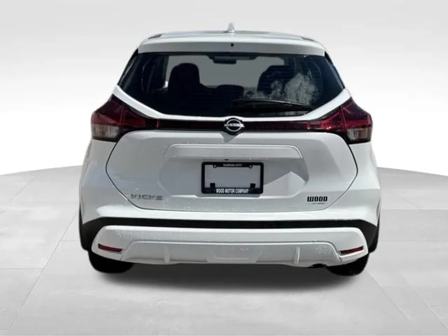 2025 Nissan Kicks Play S photo 1