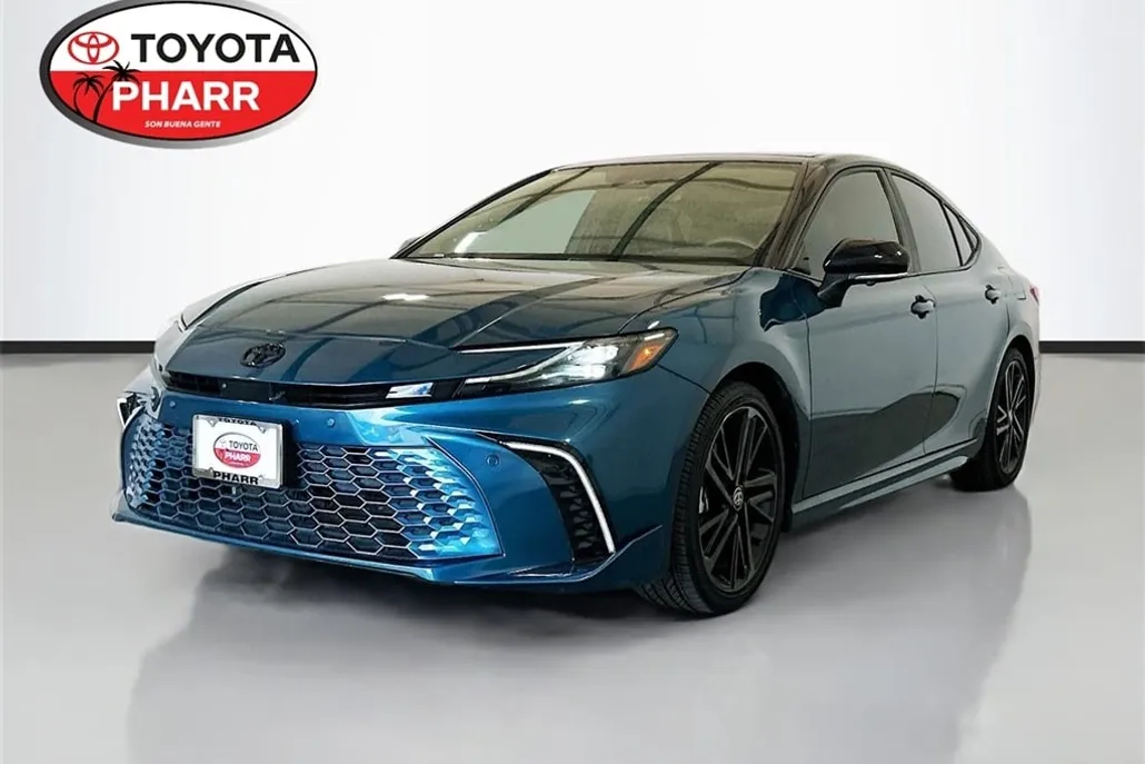2025 Toyota Camry LE photo 1