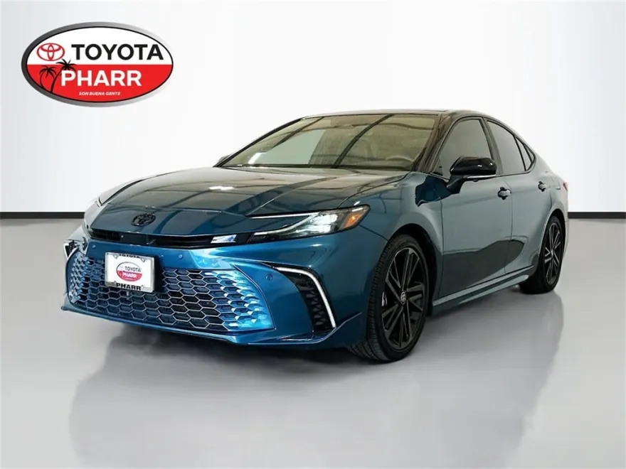 2025 Toyota Camry LE photo 1