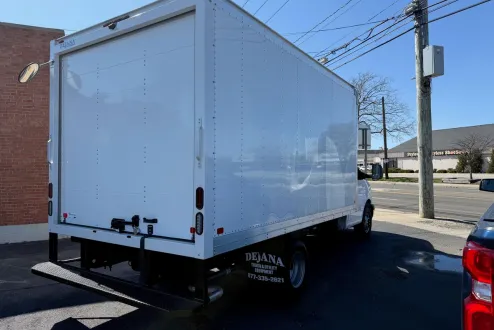 2024 Chevrolet Express Cutaway photo 2