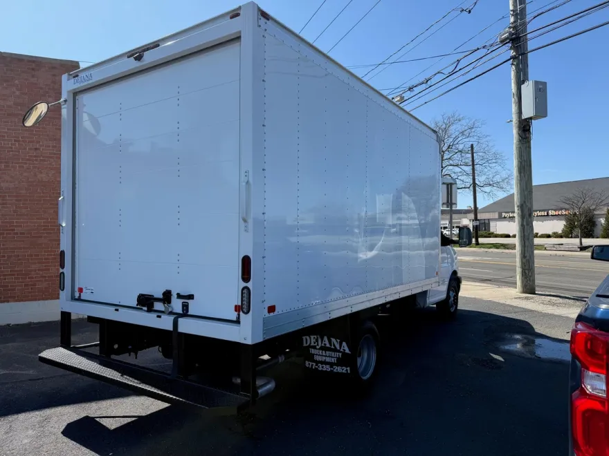 2024 Chevrolet Express Cutaway photo 2