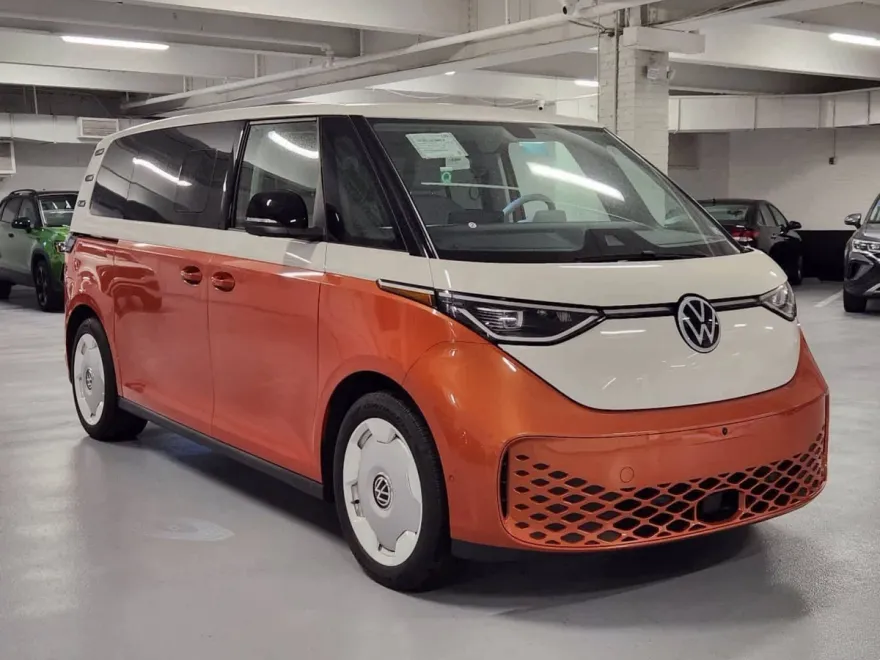 2025 Volkswagen ID. Buzz photo 1