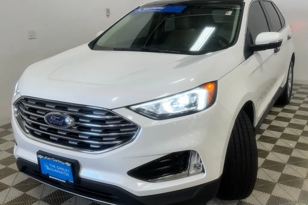 2020 Ford Edge SEL photo 1