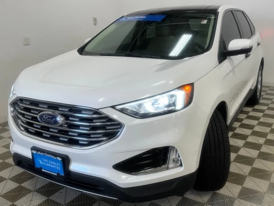 2020 Ford Edge SEL photo 1